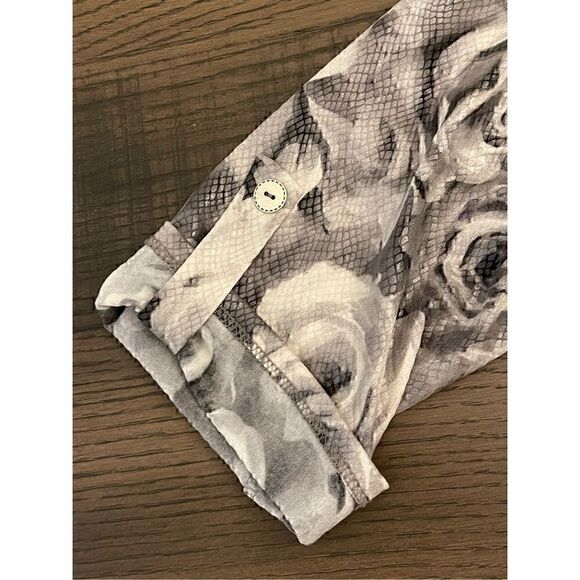 Honeyme GABBY FLORAL PRINT 3/4 SLEEVE TOP - CHARCOAL GREY - Picture 4 of 9